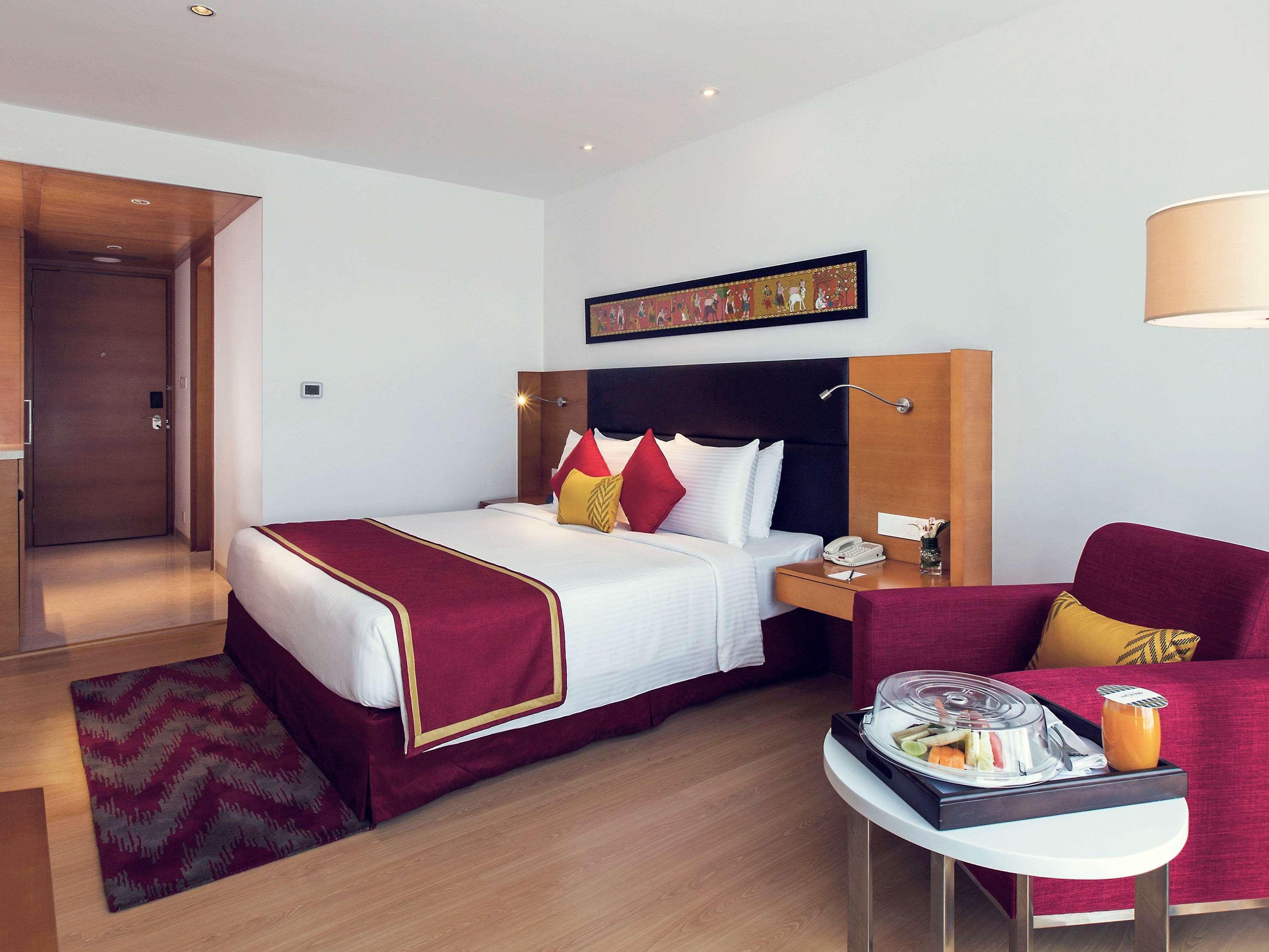 Mercure Hyderabad Kcp Banjara Hills, An Accor Hotel Exterior foto A room at the hotel