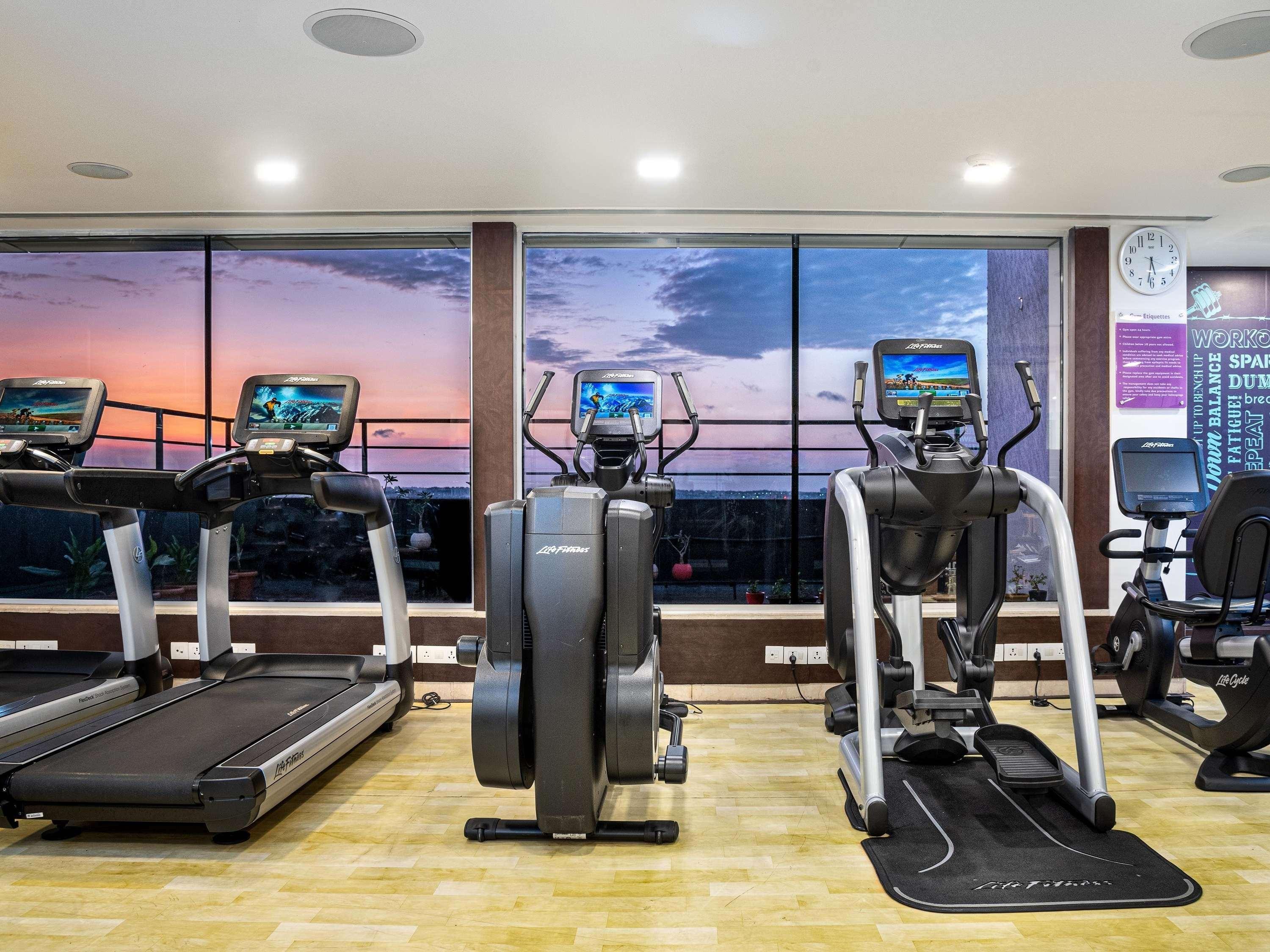 Mercure Hyderabad Kcp Banjara Hills, An Accor Hotel Exterior foto The gym at the hotel