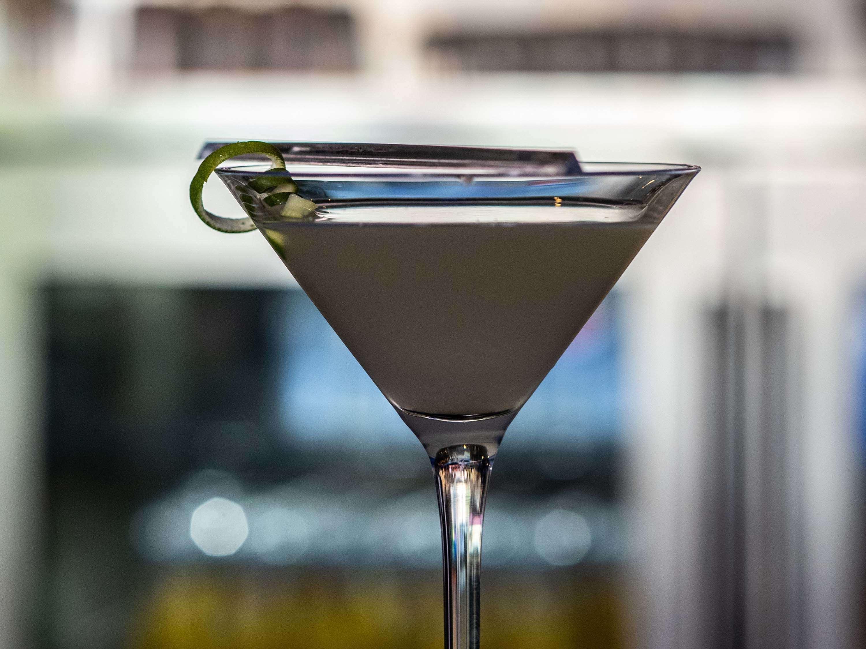 Mercure Hyderabad Kcp Banjara Hills, An Accor Hotel Exterior foto A Vesper cocktail
