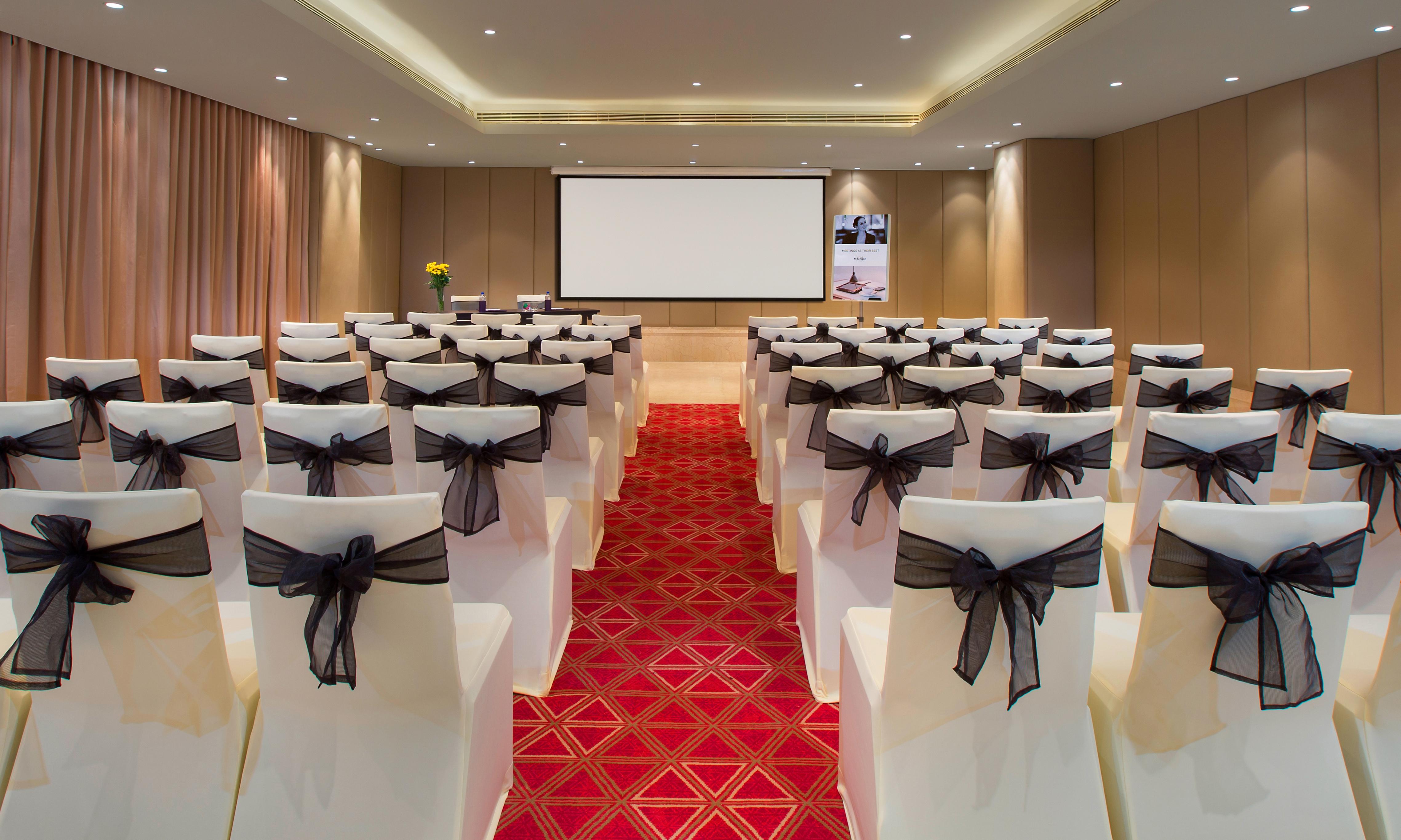 Mercure Hyderabad Kcp Banjara Hills, An Accor Hotel Exterior foto Meeting room