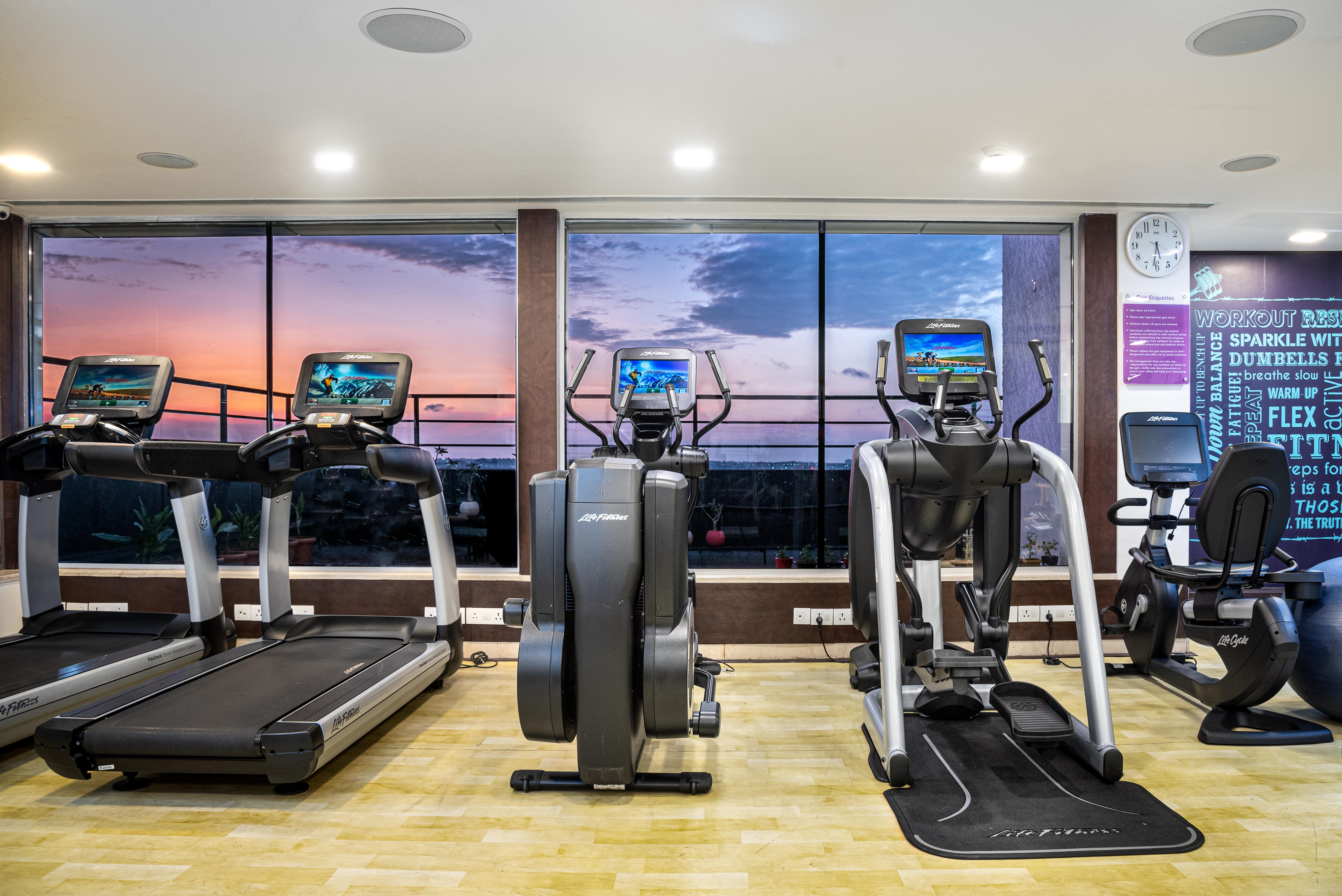 Mercure Hyderabad Kcp Banjara Hills, An Accor Hotel Exterior foto The gym at the hotel